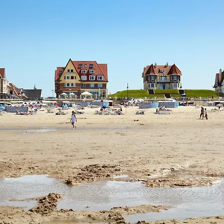 Beach Hotel-3