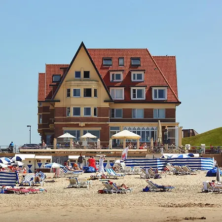 Beach Hotel-2